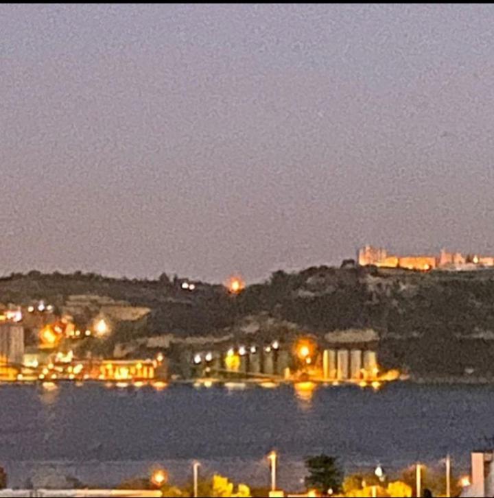 Quarto Suite Em Belem ลิสบอน ภายนอก รูปภาพ